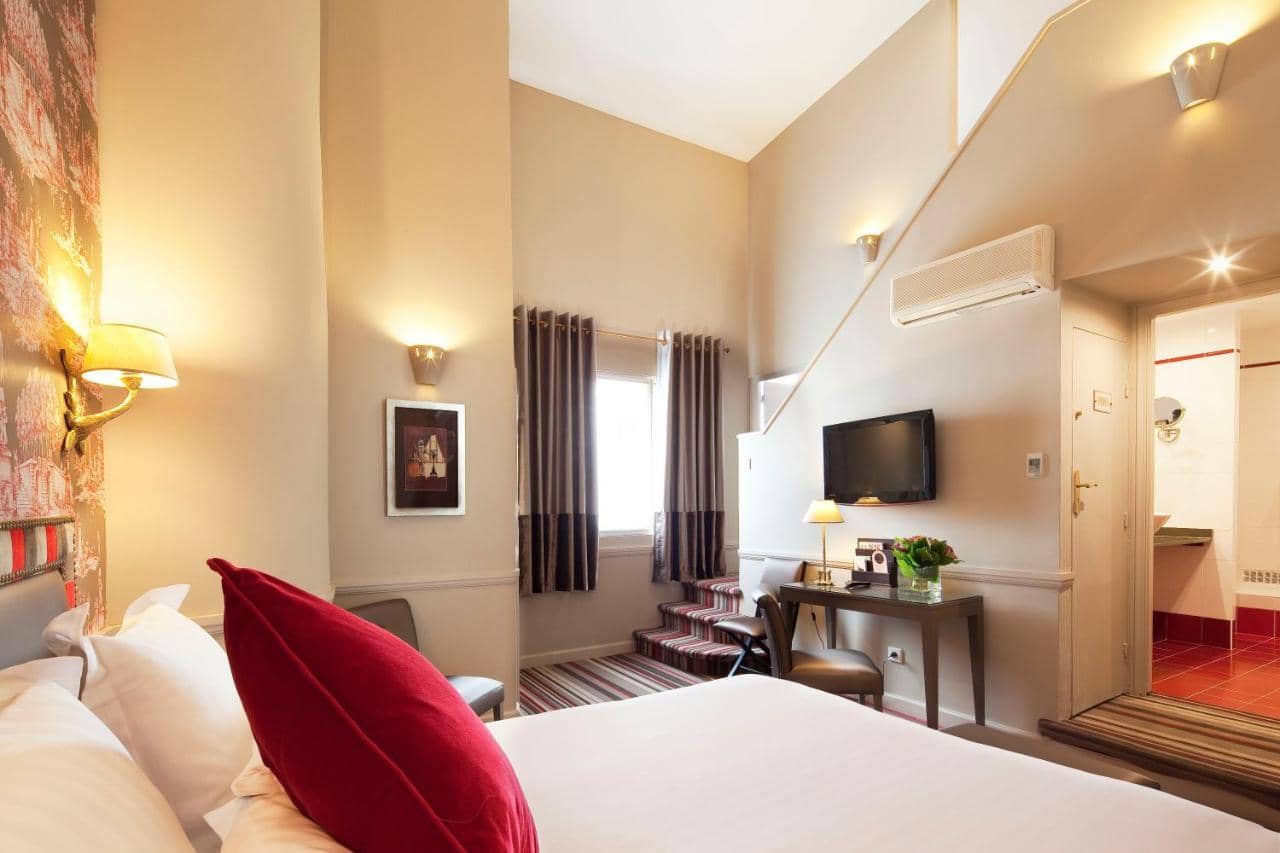 Hotel Des Comedies — 3
