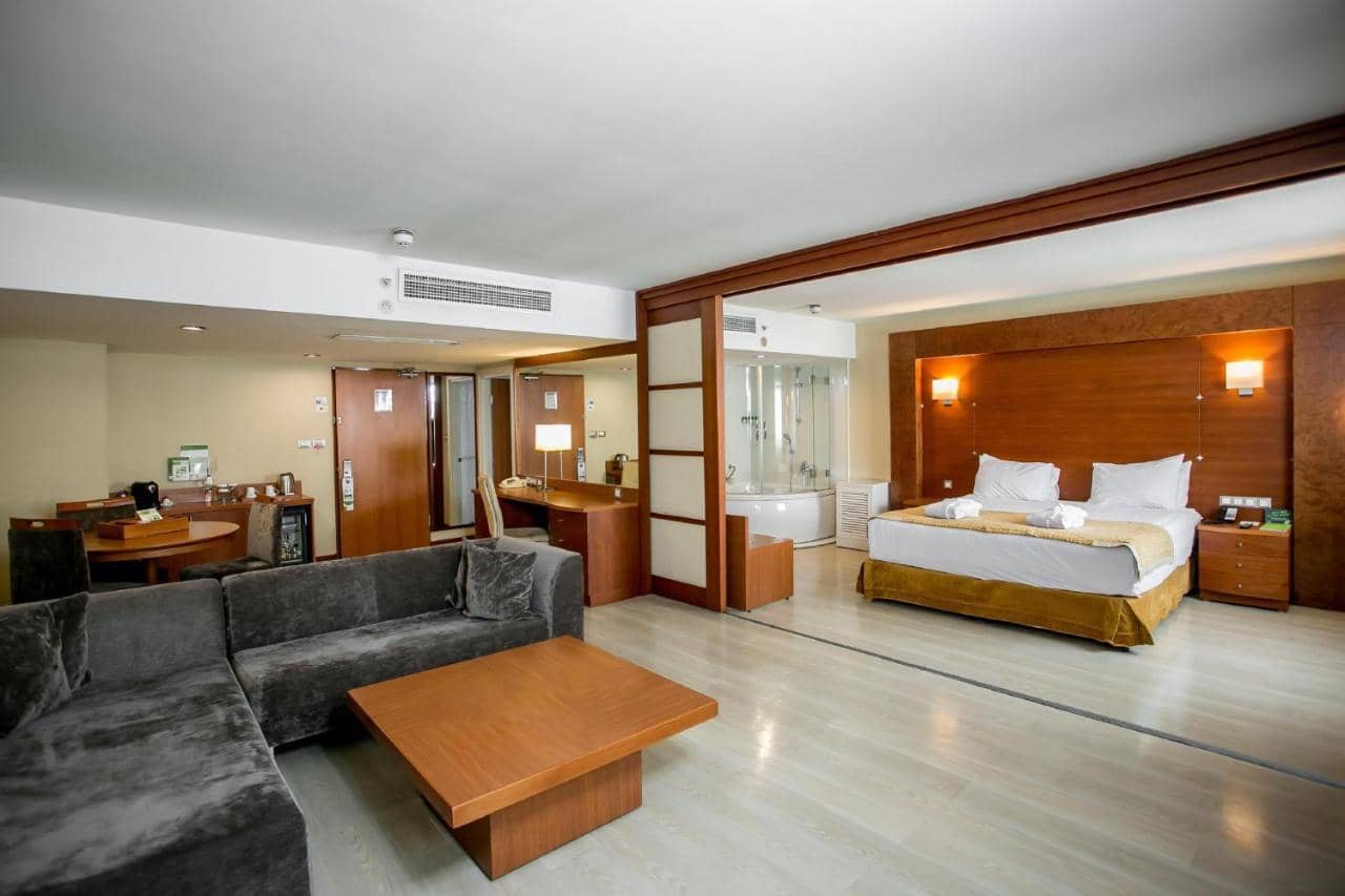 Holiday Inn Istanbul City — 4