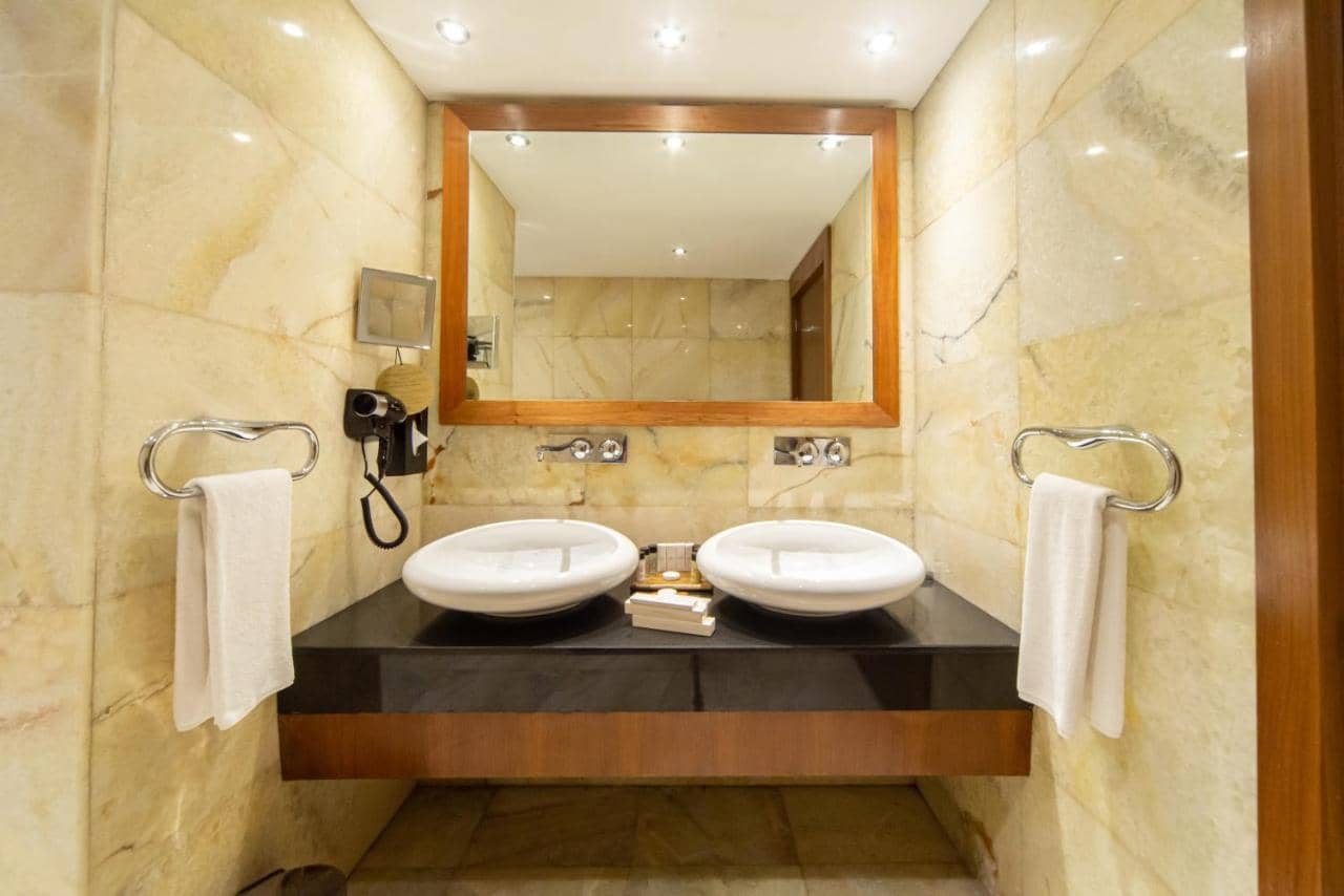 Crowne Plaza Harbiye — 4