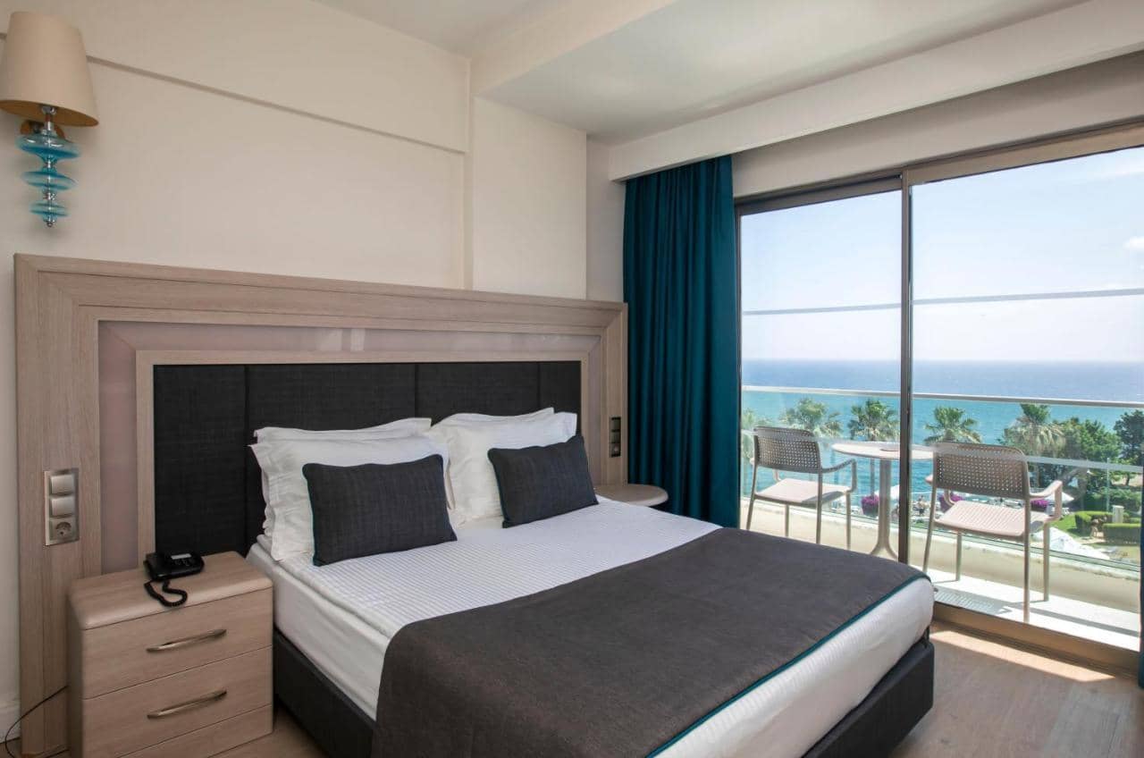 Falcon Hotel — 4