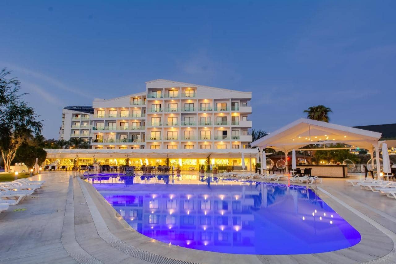 Falcon Hotel — 3