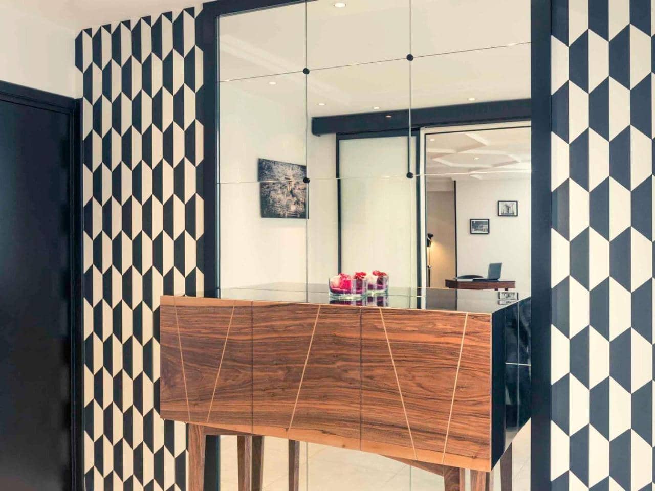 Mercure Paris Arc de Triomphe Wagram Hotel — 2