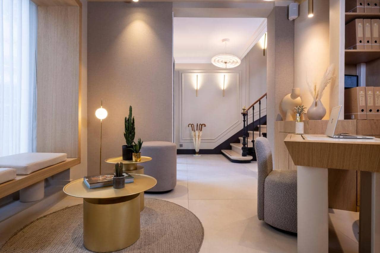 Hotel Beige — 4