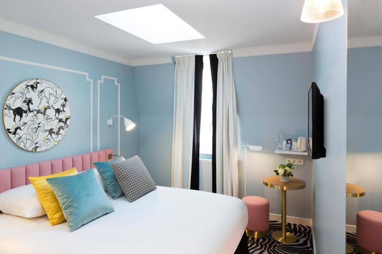 Hotel Pastel Paris — 4