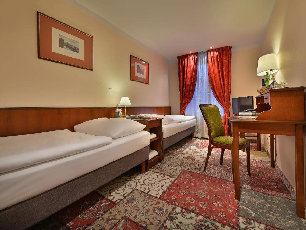Ea Hotel Jeleni Dvur Prague Castle — 3