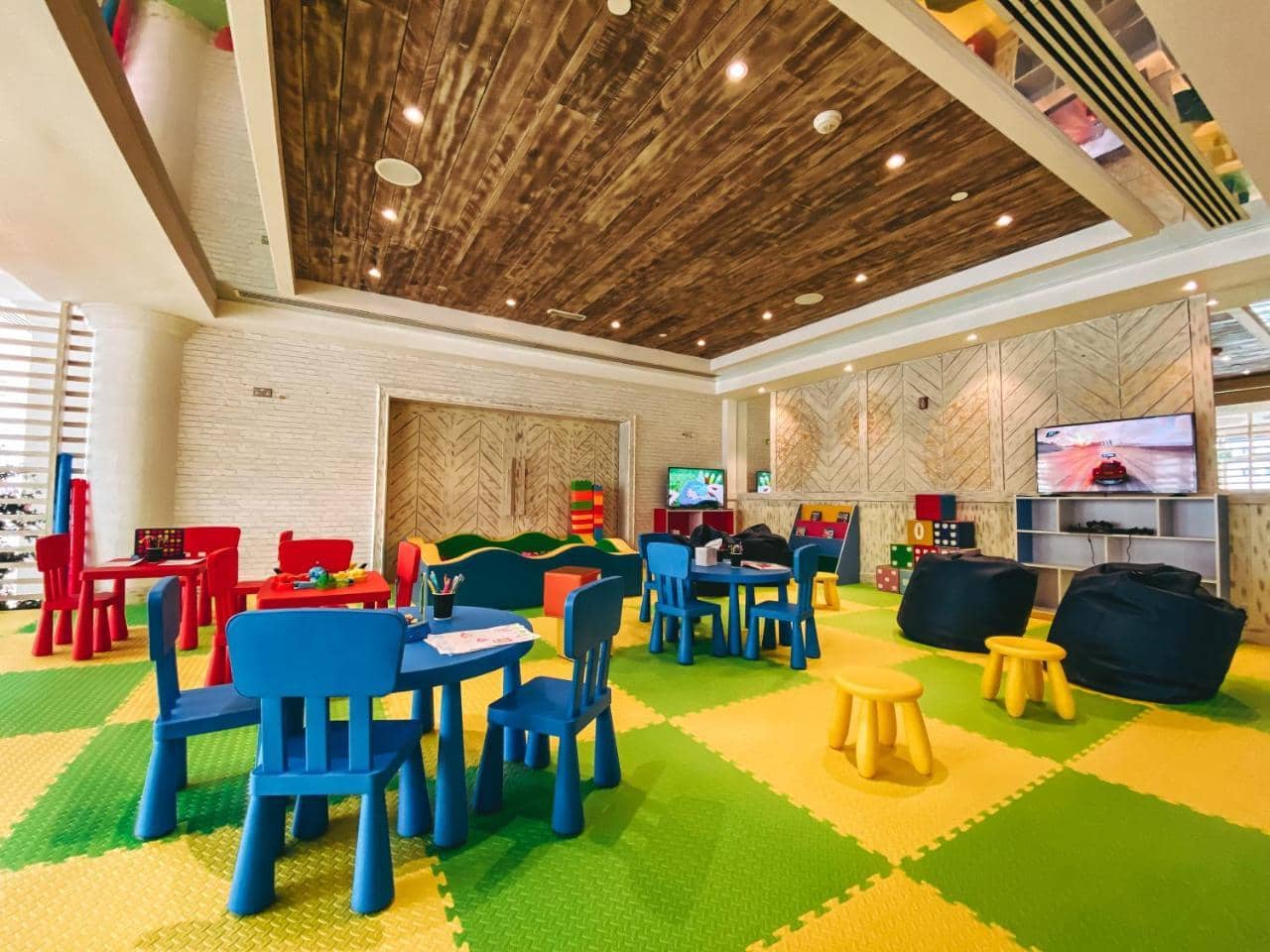 Copthorne Lakeview Hotel, Green Community — 4