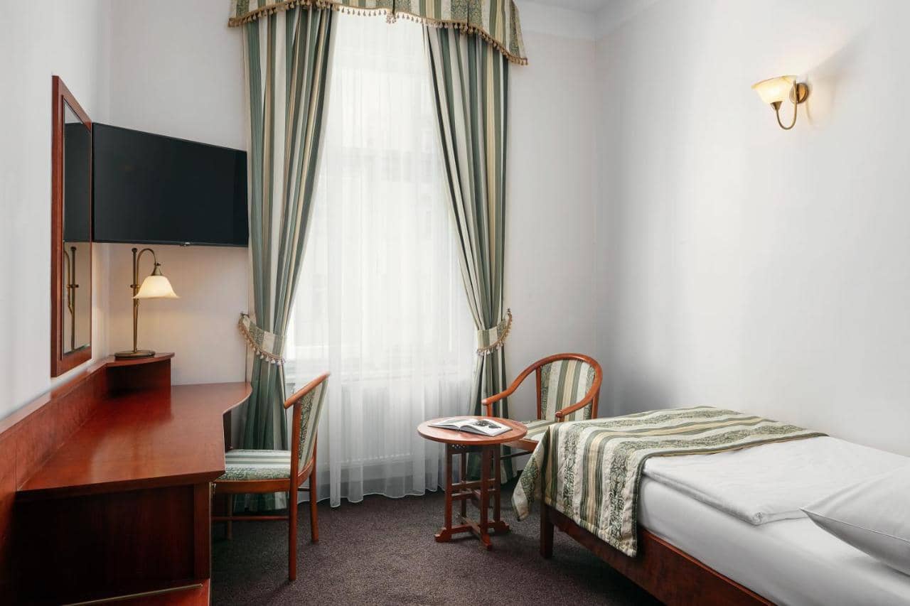 Amigo City Centre Hotel — 4