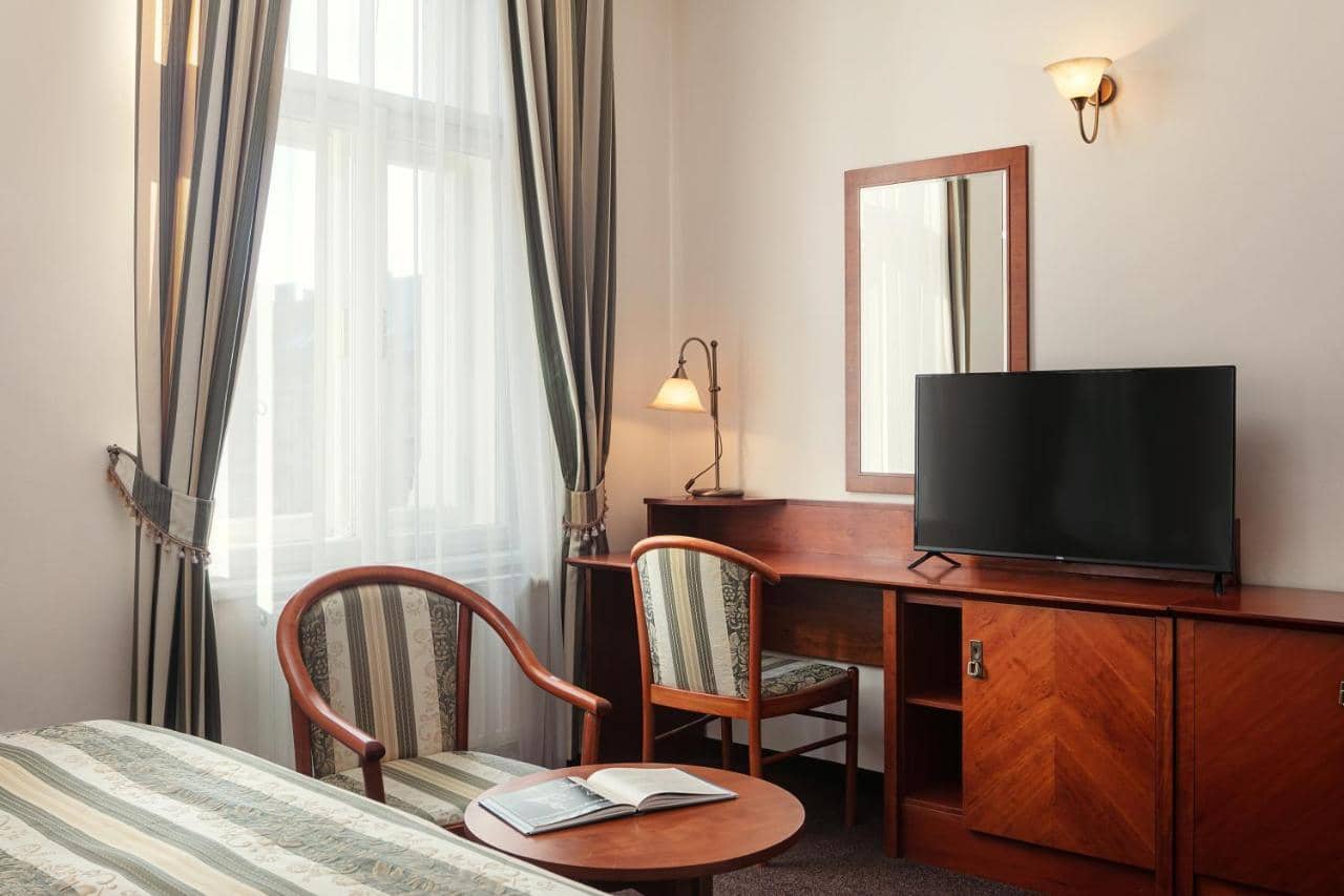 Amigo City Centre Hotel — 5