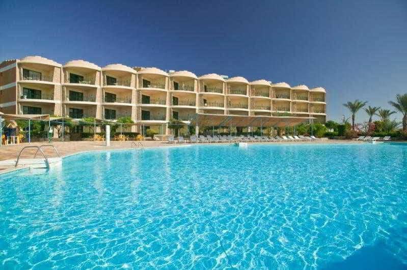 El Samaka Beach Hotel — 4