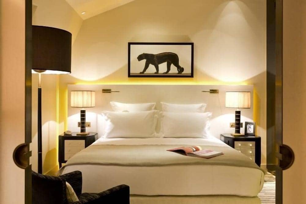 Hotel Montaigne Paris — 5