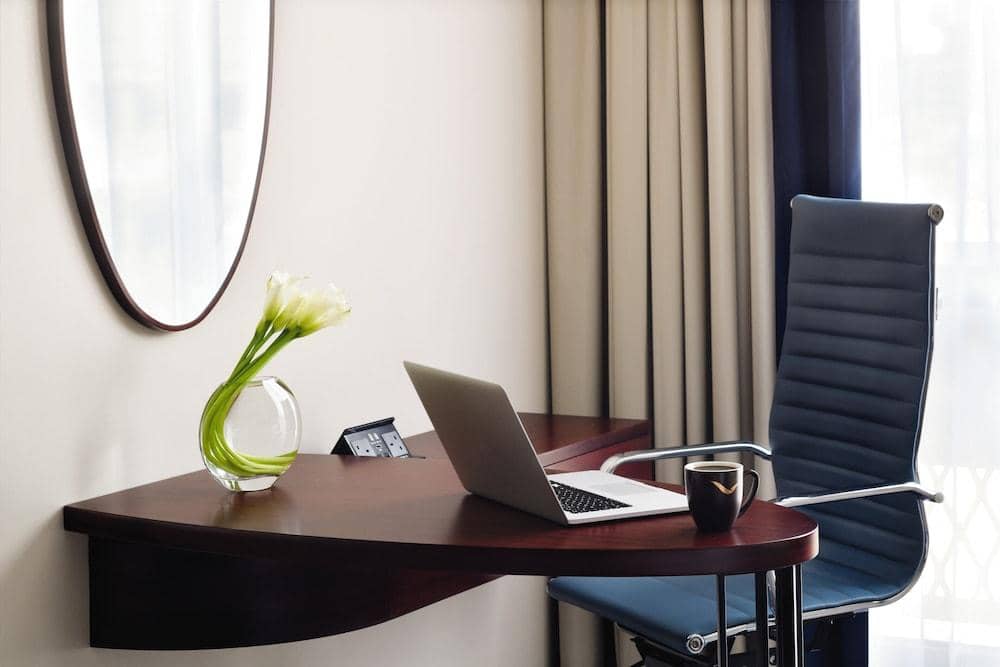 Movenpick Hotel & Apartments Bur Dubai — 5