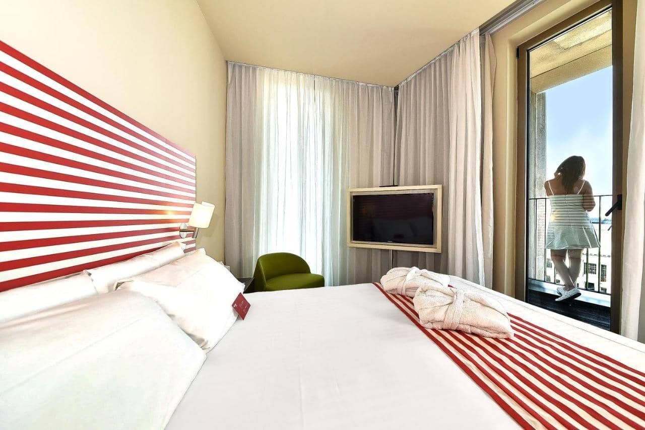 Glam Hotel — 4