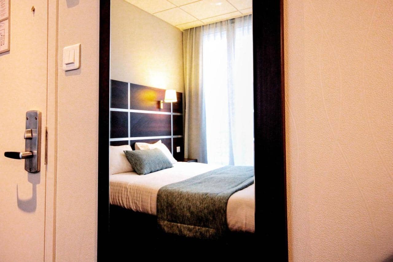 Des Trois Gares (Adults only) — 5