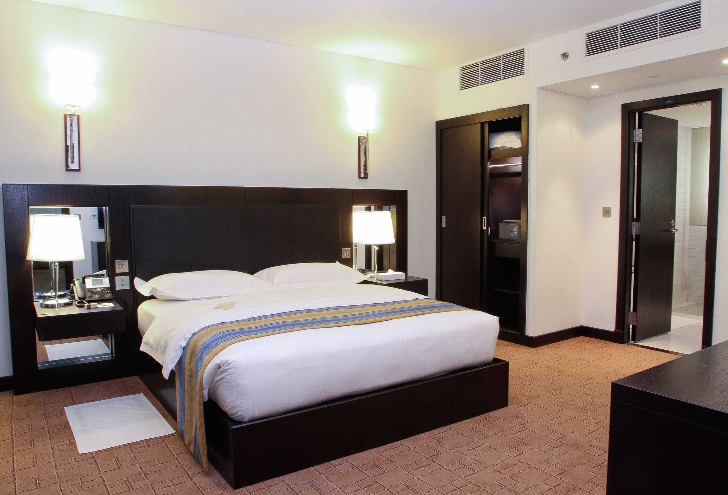 Dubai International Hotel — 4