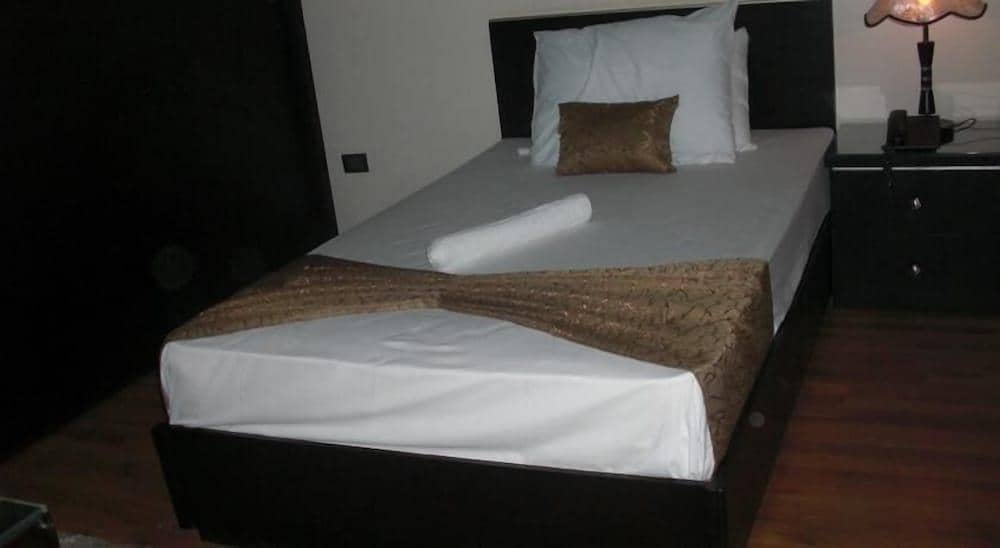 Cairo Plaza Guest House — 4