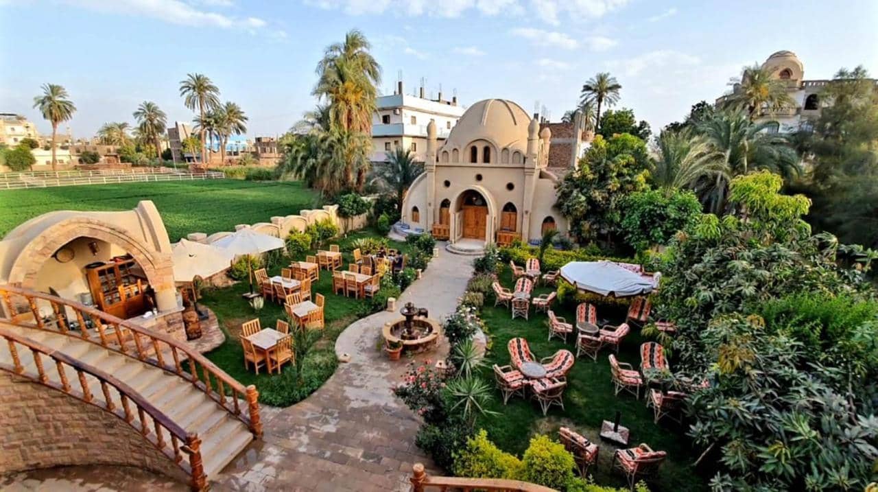 Embrace Hotel Luxor