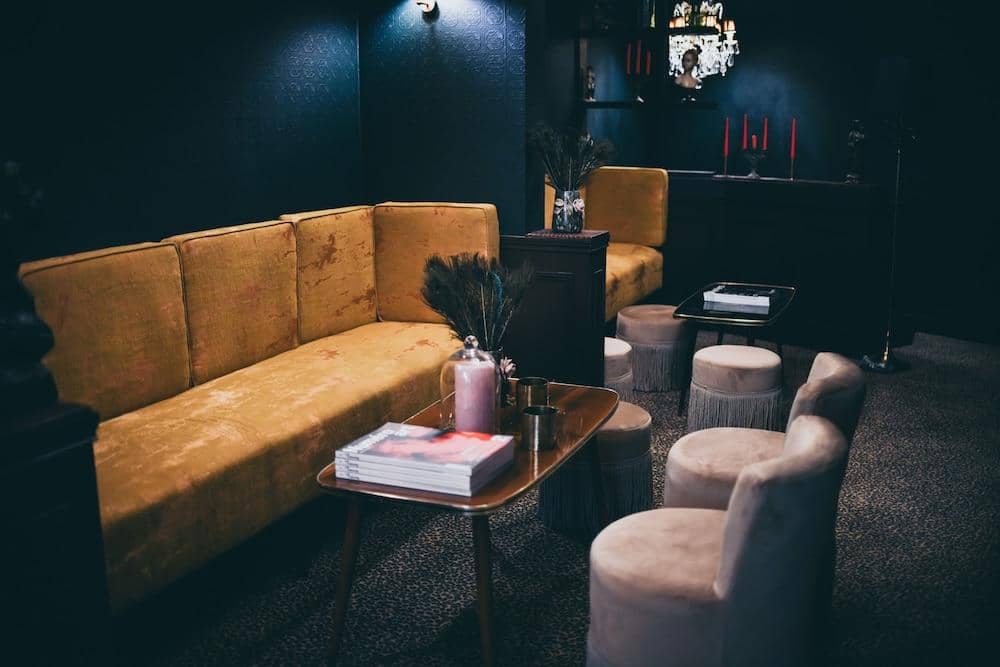 La Mondaine (Adults only) — 2