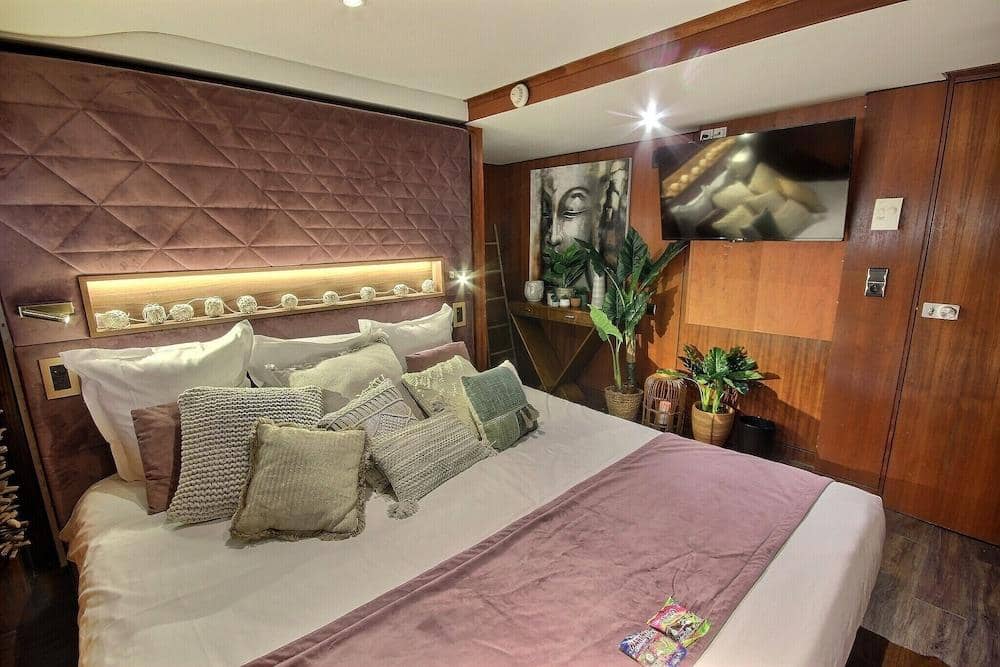VIP Paris Yacht Hotel (Adults only) — 5
