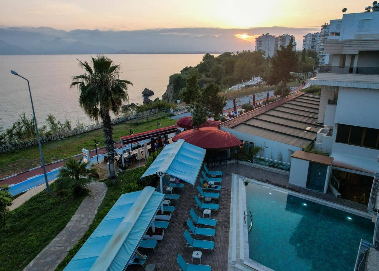 Tema 242 Hotel — 2