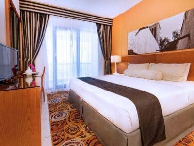 Golden Sands 10 Hotel Apartments — 3