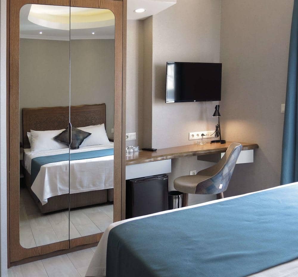 Galatahan Hotel — 4