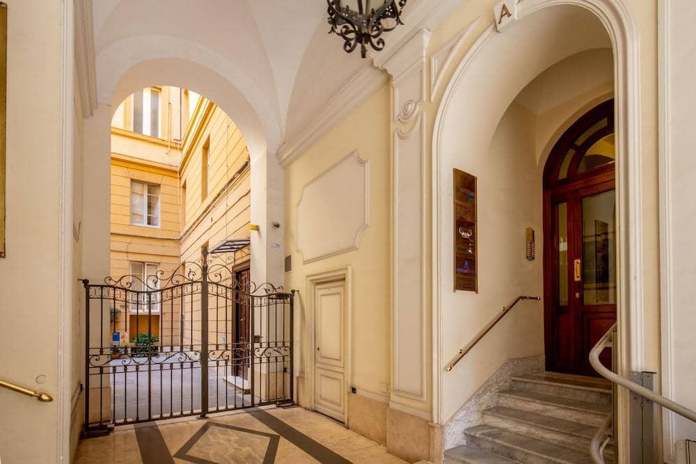 Courtyard Rome Suite — 2