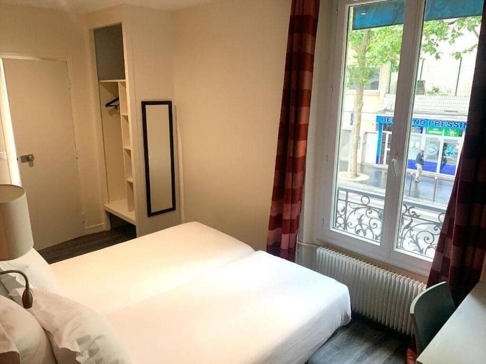 Hipotel Paris Belgrand Marie 20eme — 4