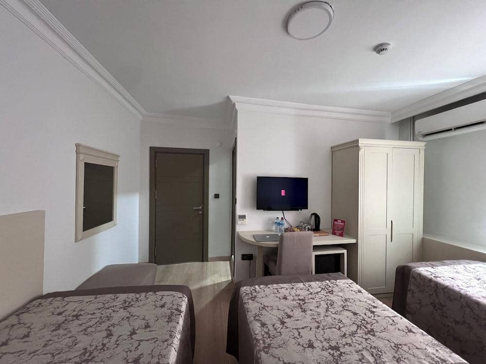 Hotel Gul — 5