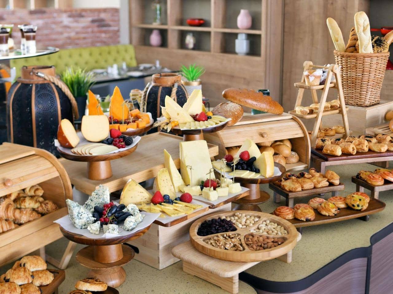 Movenpick Hotel Tahlia Jeddah — 4