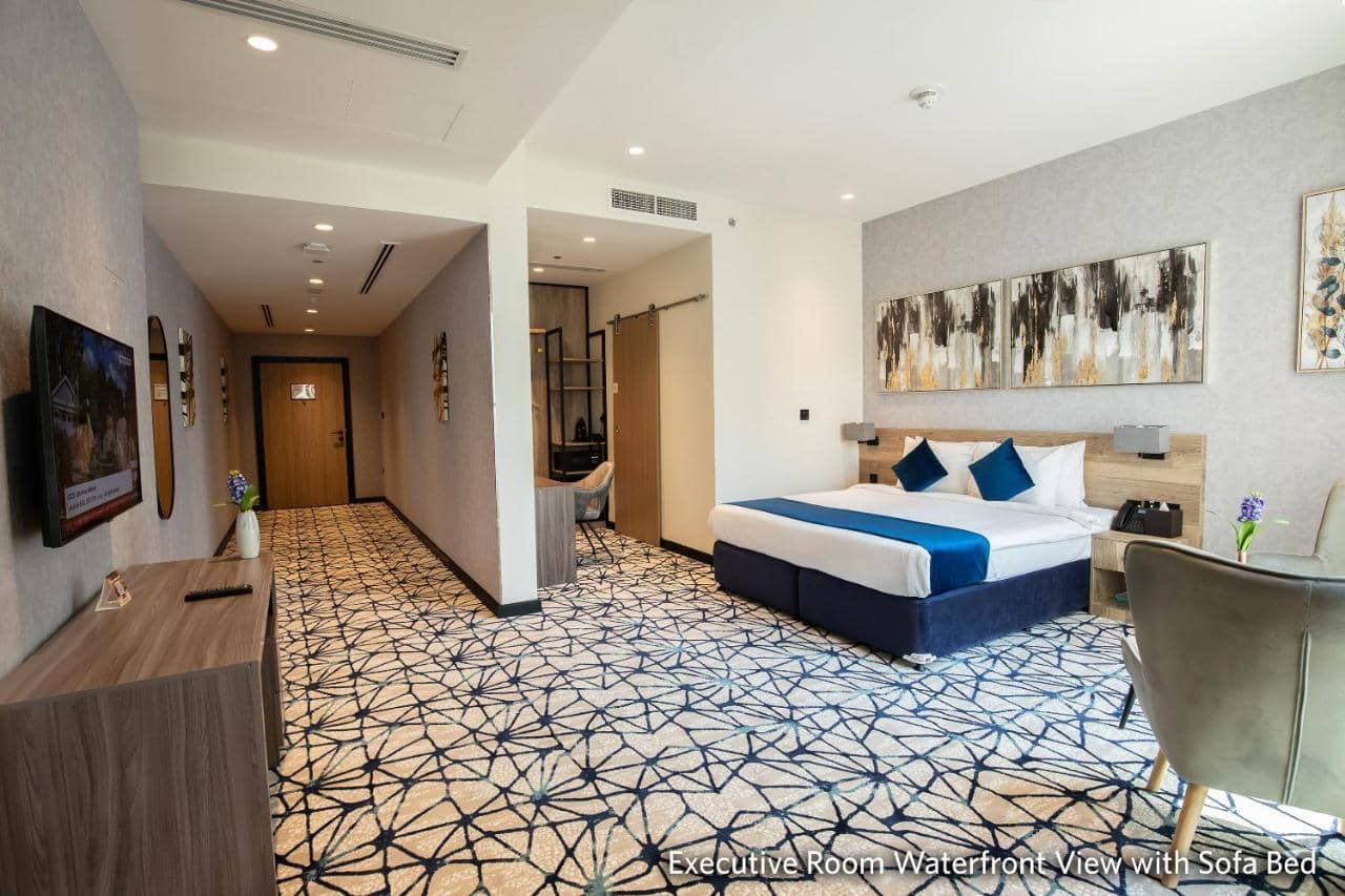Grand Kingsgate Waterfront by Millennium Hotels — 4