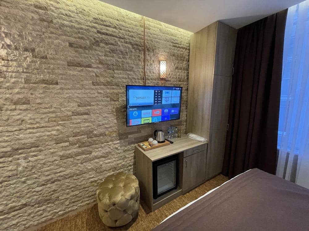 Weingart Port Hotel — 2