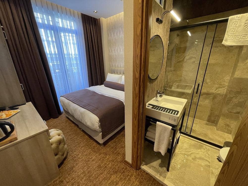 Weingart Port Hotel — 3