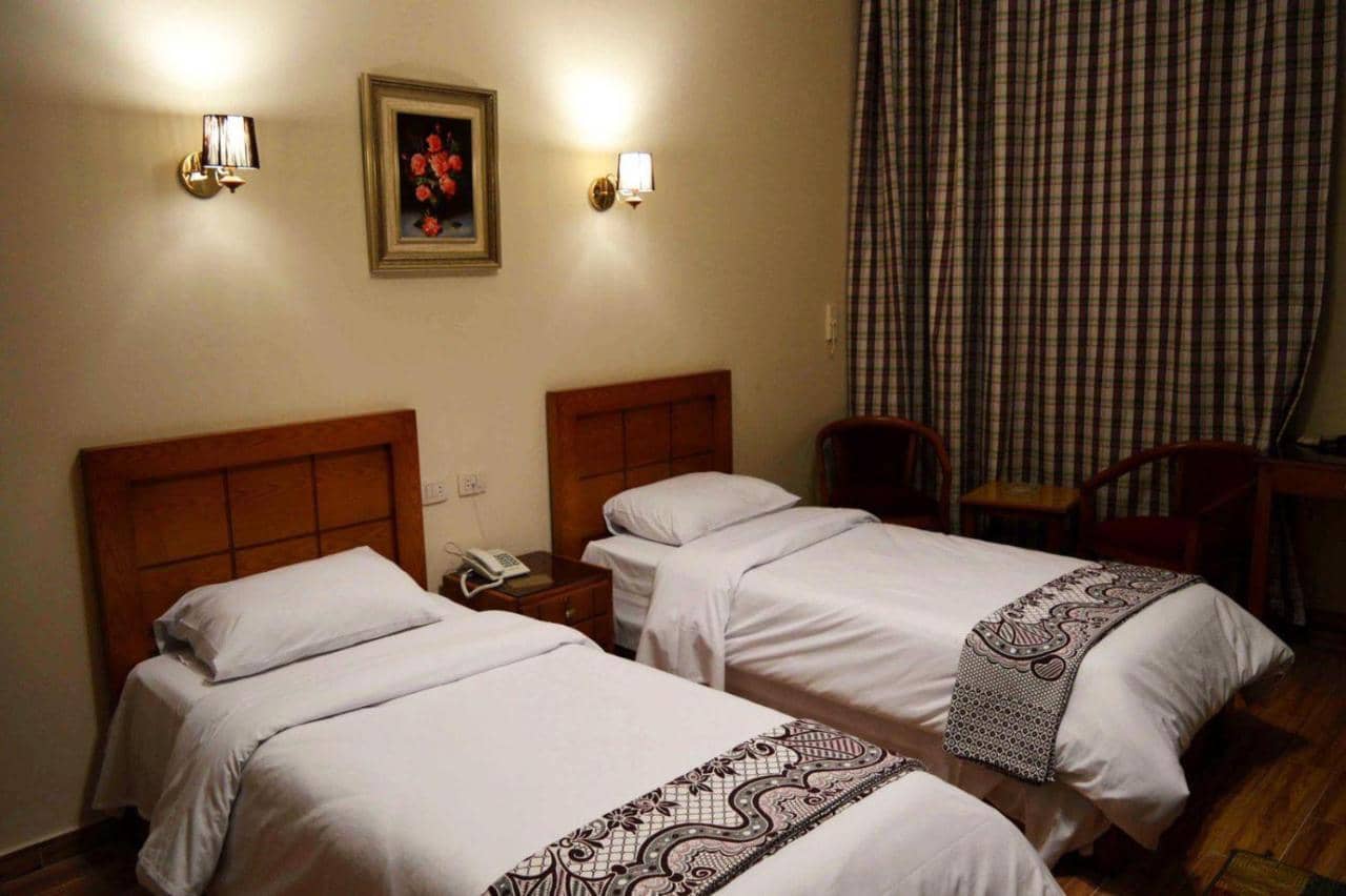 Hyde Park House Hotel — 4