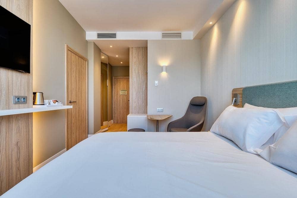 Holiday Inn Express Madrid Airport — 5