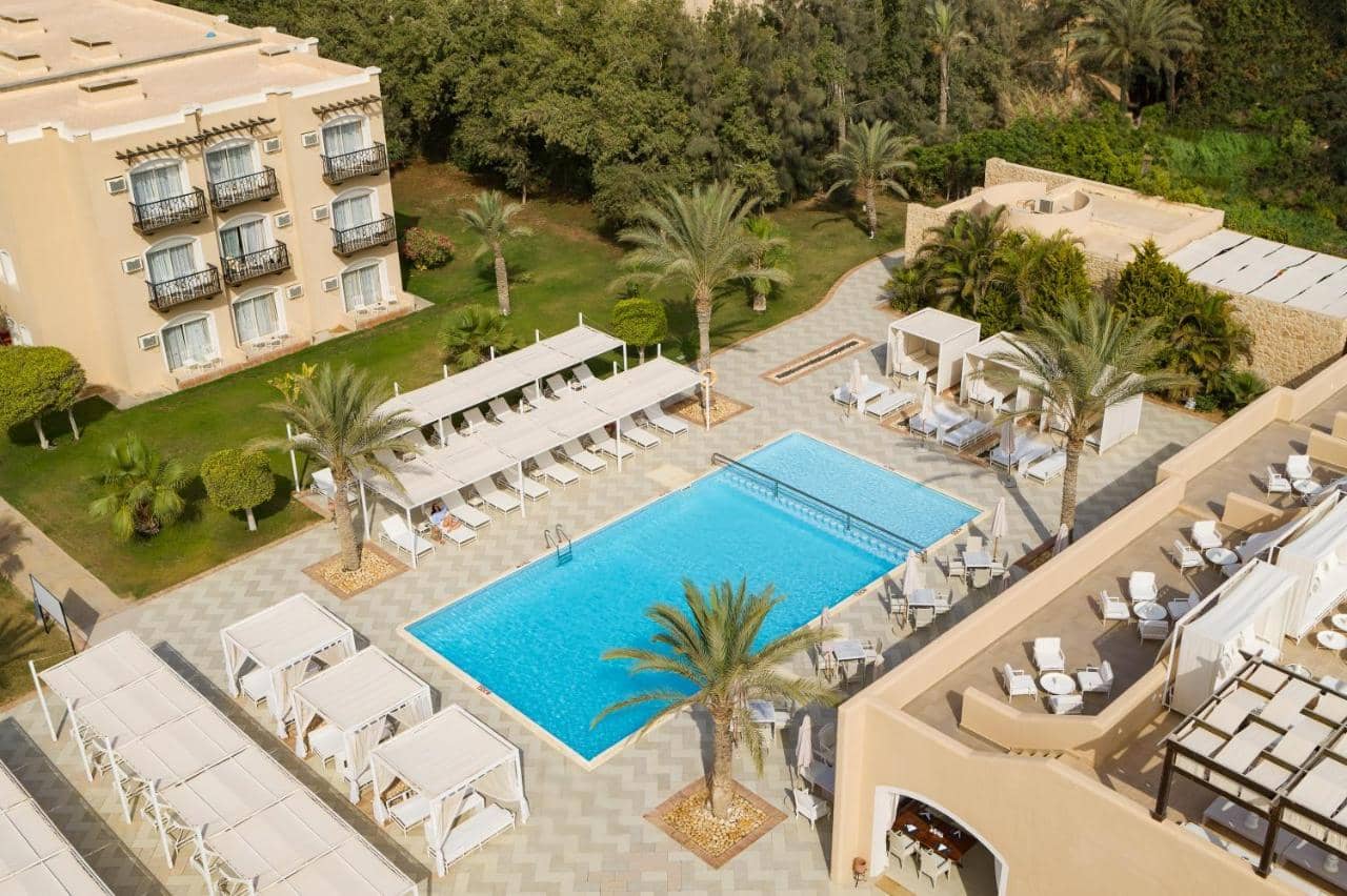 Almazino, Almaza Bay