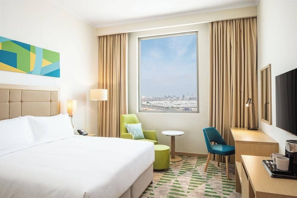 Holiday Inn & Suites Dubai Science Park — 4