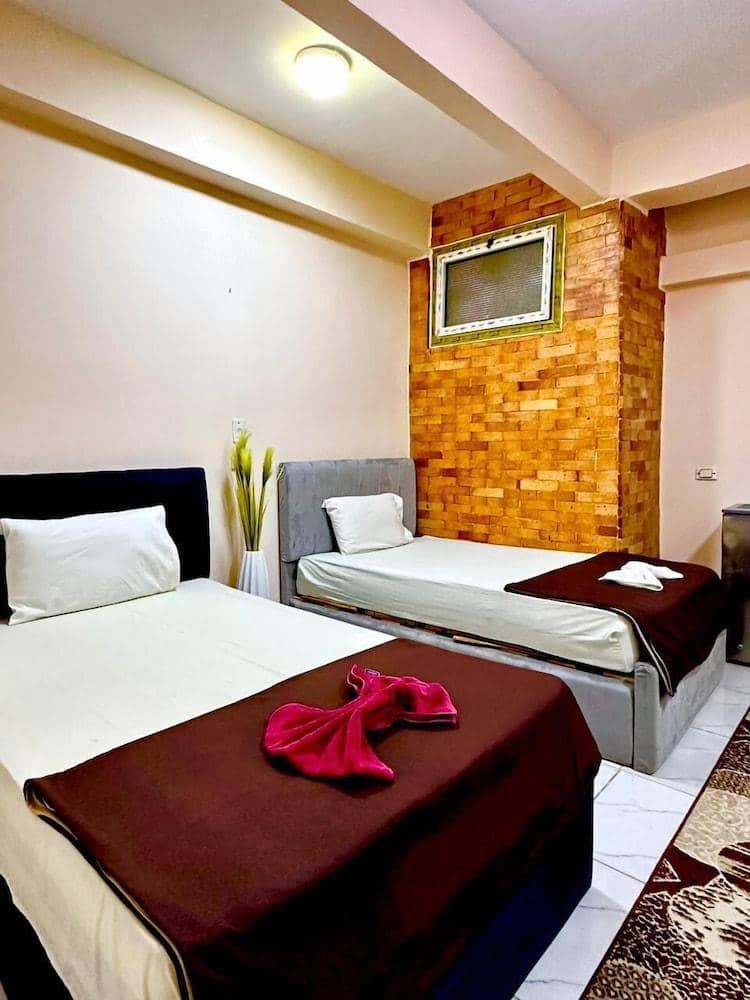 Pyramids Holiday Inn — 2