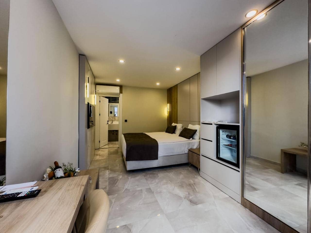 Quality Gold Suite Hotel — 5