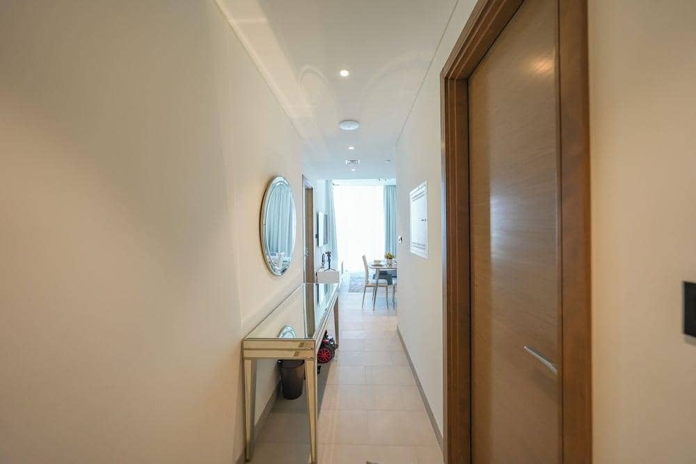 Yogi - Bright Apartment with Panoramic Cityscape Views — 4