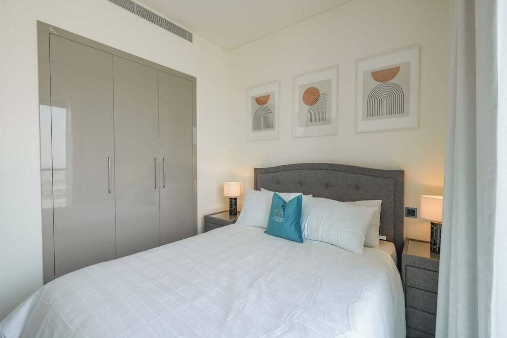Yogi - Bright Apartment with Panoramic Cityscape Views — 3