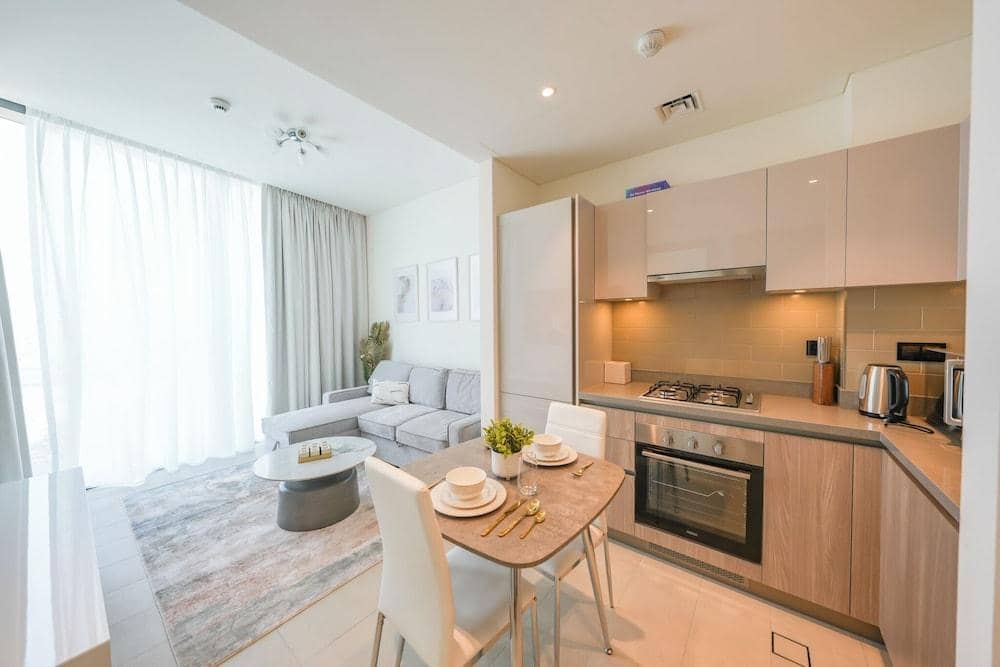 Yogi - Bright Apartment with Panoramic Cityscape Views