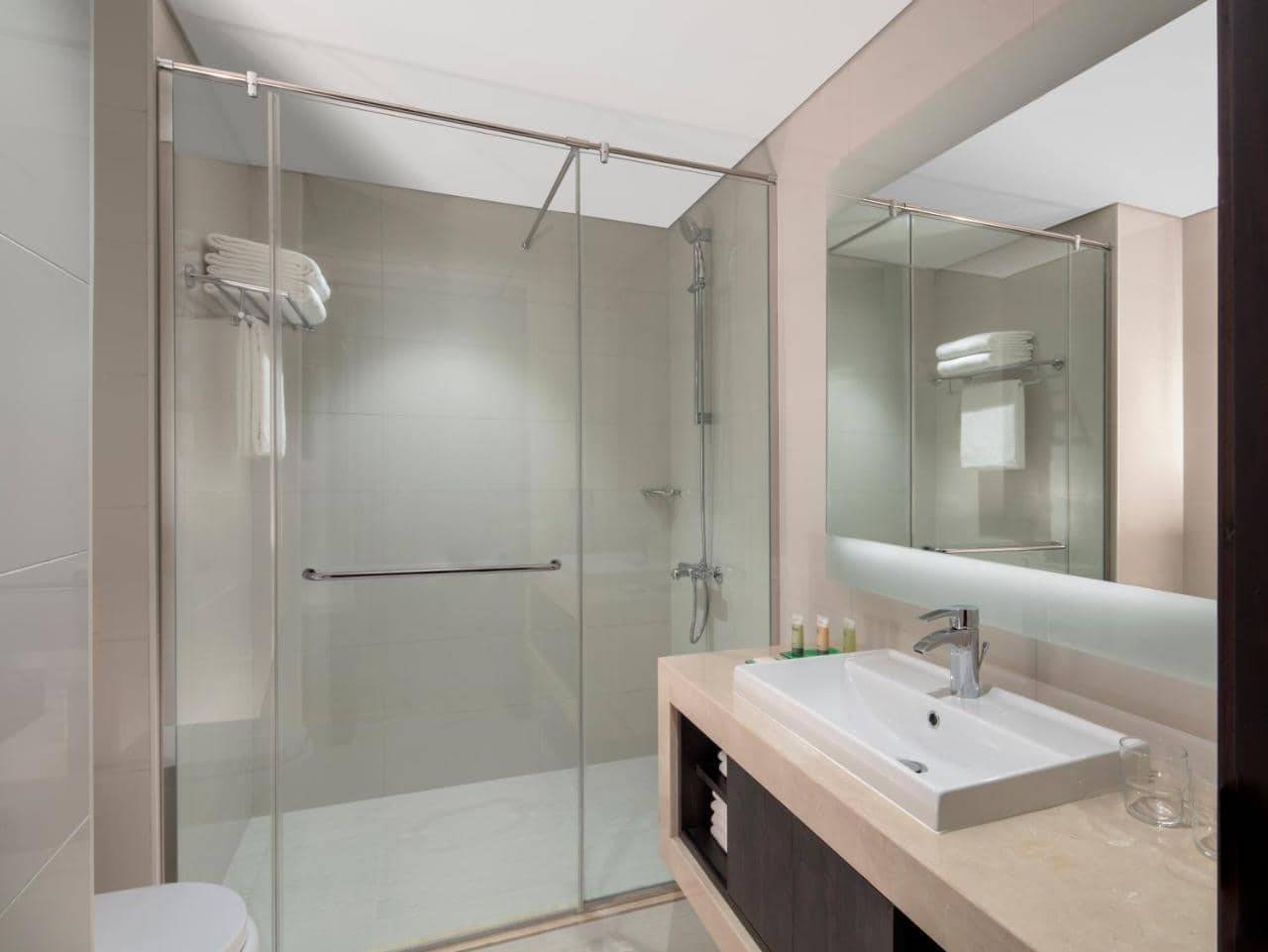 Hyatt Place Dubai Jumeirah Residences — 4