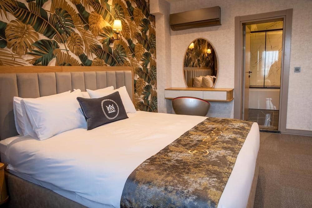 Mateo Hotel — 3