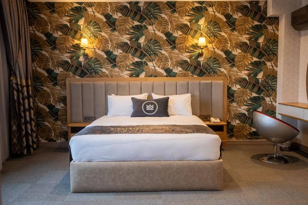 Mateo Hotel — 2