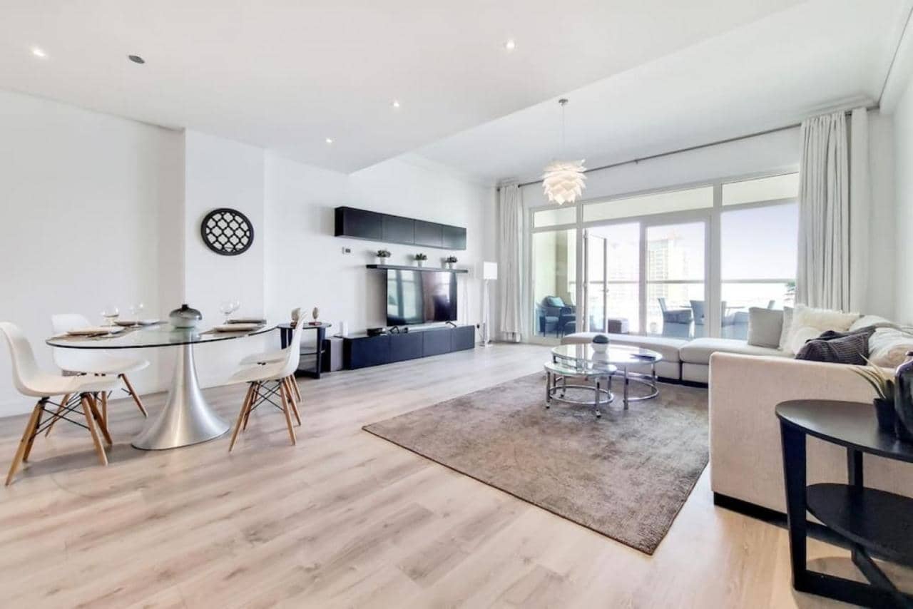 Vacationer Holiday Homes I Elegant 1 Bedroom I Beach & Sea Views L on the Palm