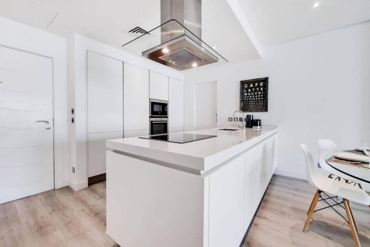 Vacationer Holiday Homes I Elegant 1 Bedroom I Beach & Sea Views L on the Palm — 3