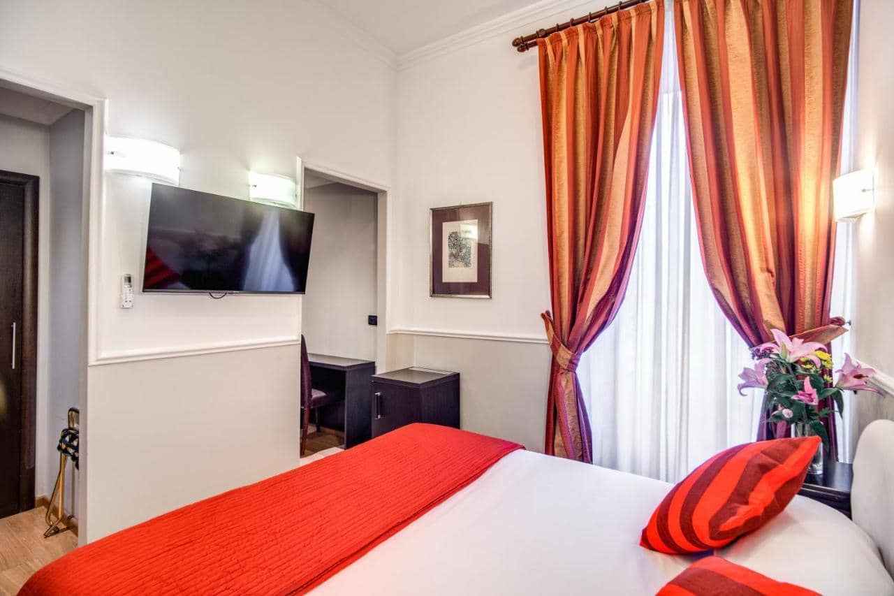 Hotel Everest Inn — 4