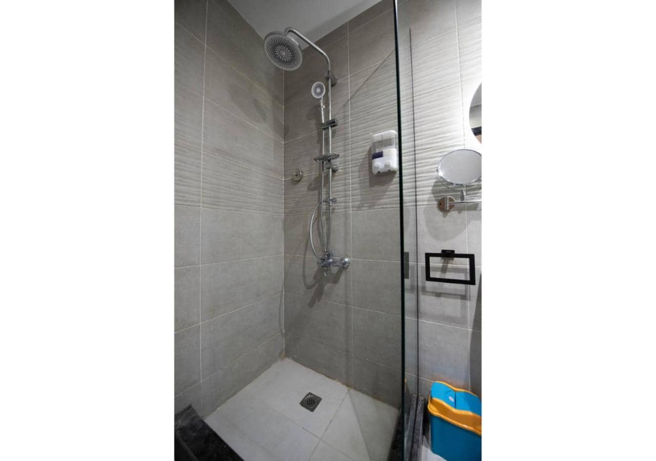 Jacuzzi Paradise Pyramids Panoramic View 504 — 3