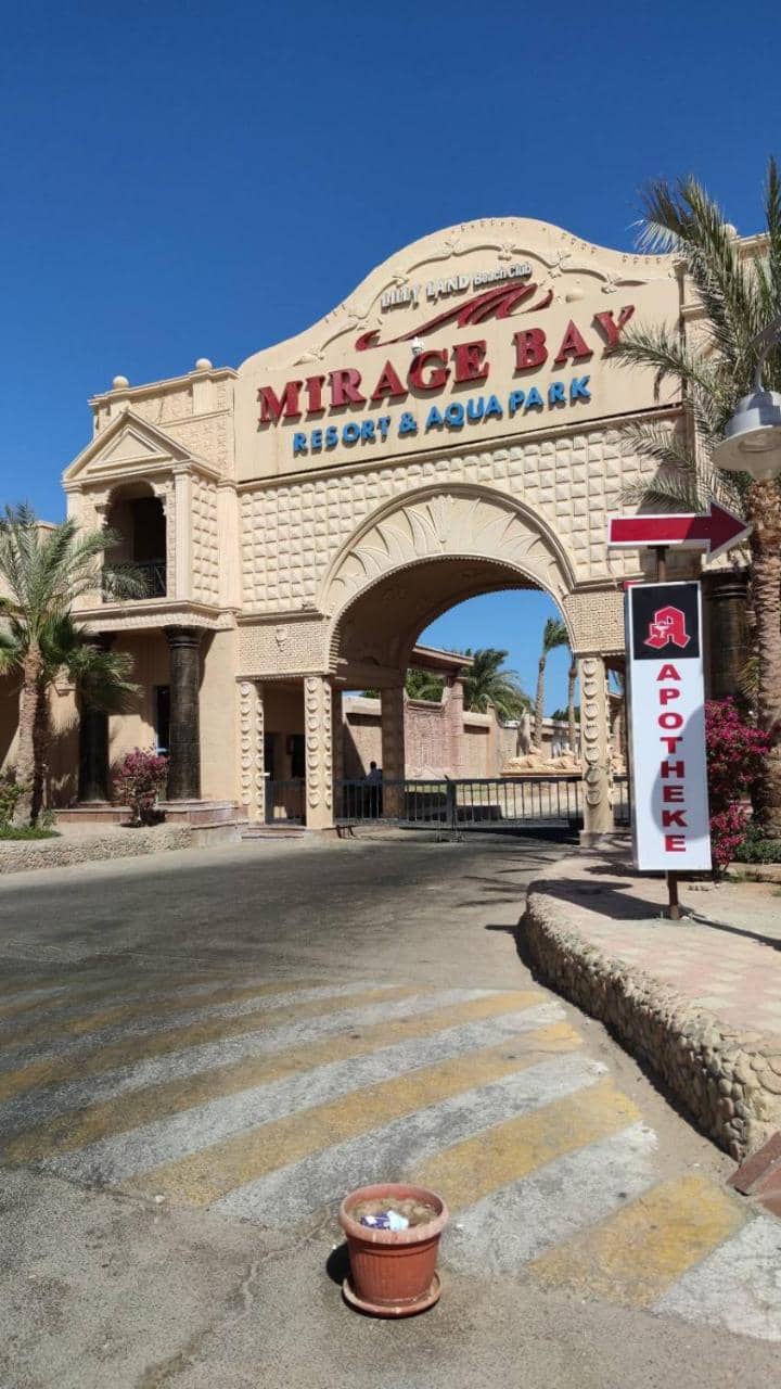 One Bedroom Suite with Aqua View at Mirage Bay Resort — 3