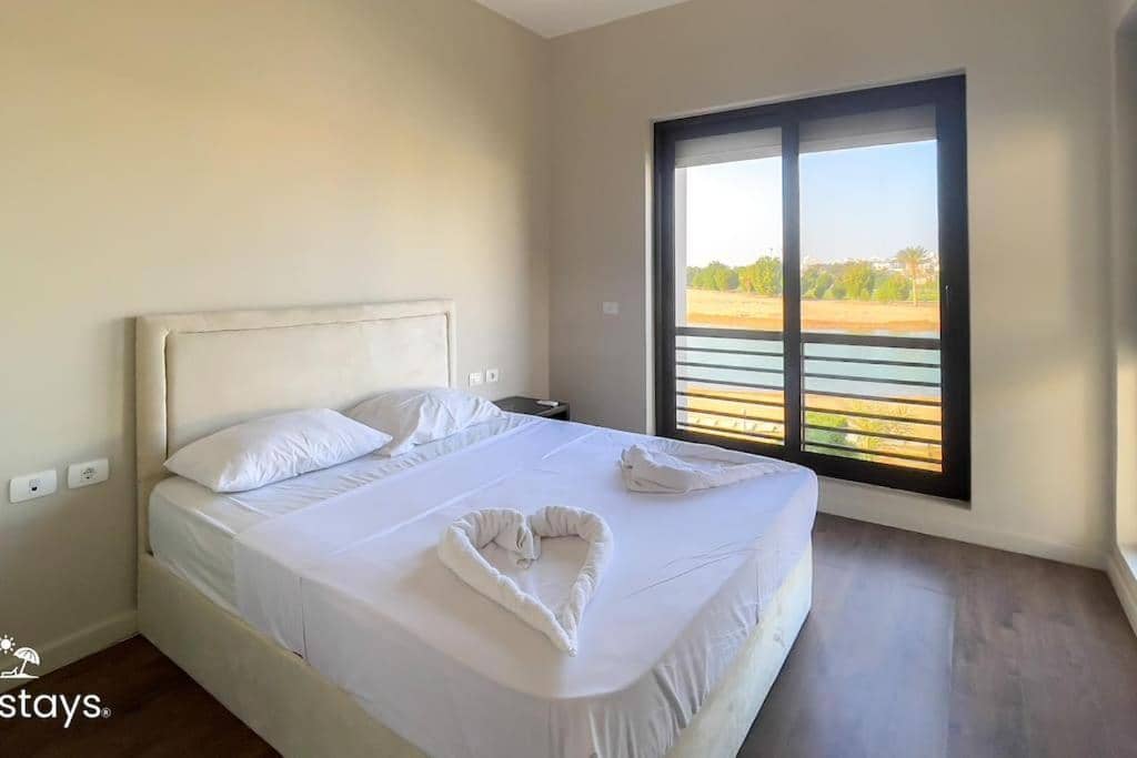 Ollystays-Lagoon & Golf Views, Shared Pool, Chic 4br Townhouse — 4